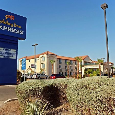 Holiday Inn Express Calexico, An Ihg Hotel Bagian luar foto